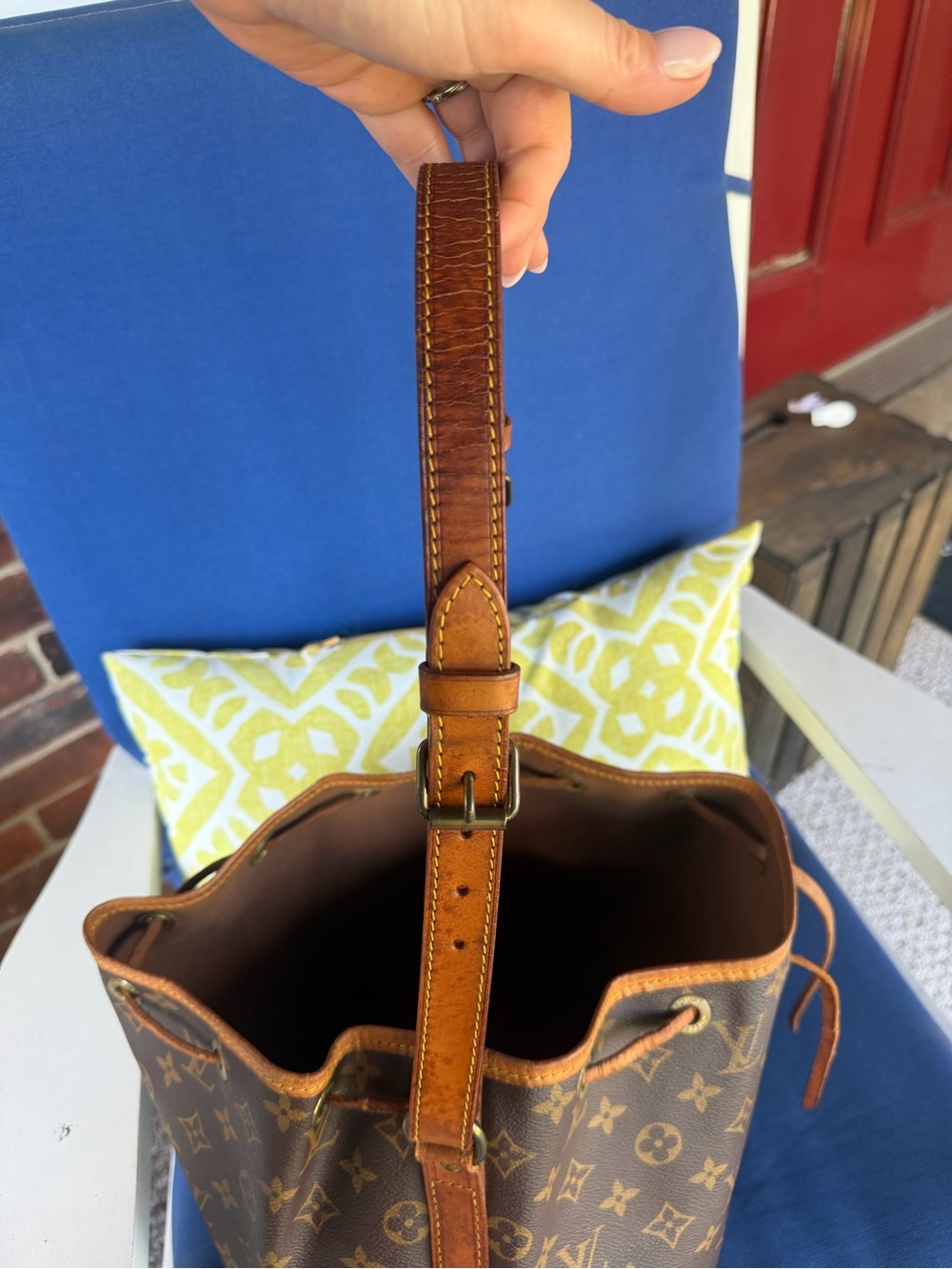 AUTHENTIC VINTAGE LOUIS VUITTON NOÉ BUCKET BAG — MONOGRAM— MADE IN FRANCE — 1989 - Picture 4 of 14